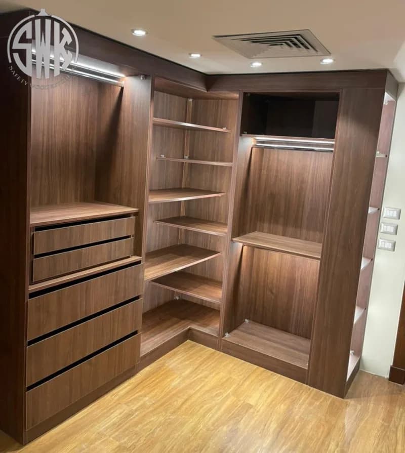 دريسنج روم خشب مودرن | تصميمات غرف ملابس تجمع بين الفخامة والعملية SAFETY WOOD للمطابخ والدريسنج روم 📞 - في مدينة نصر